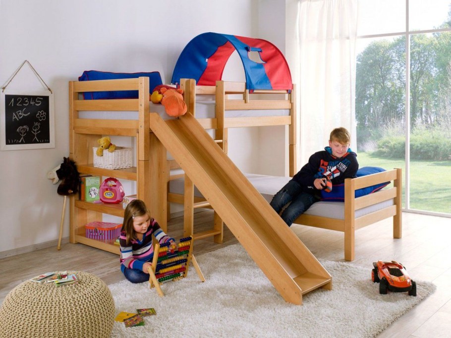 Двухэтажные кровати для мальчиков с горками