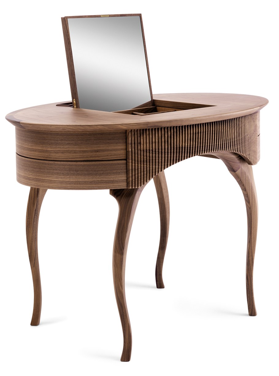 Арабелла на столе