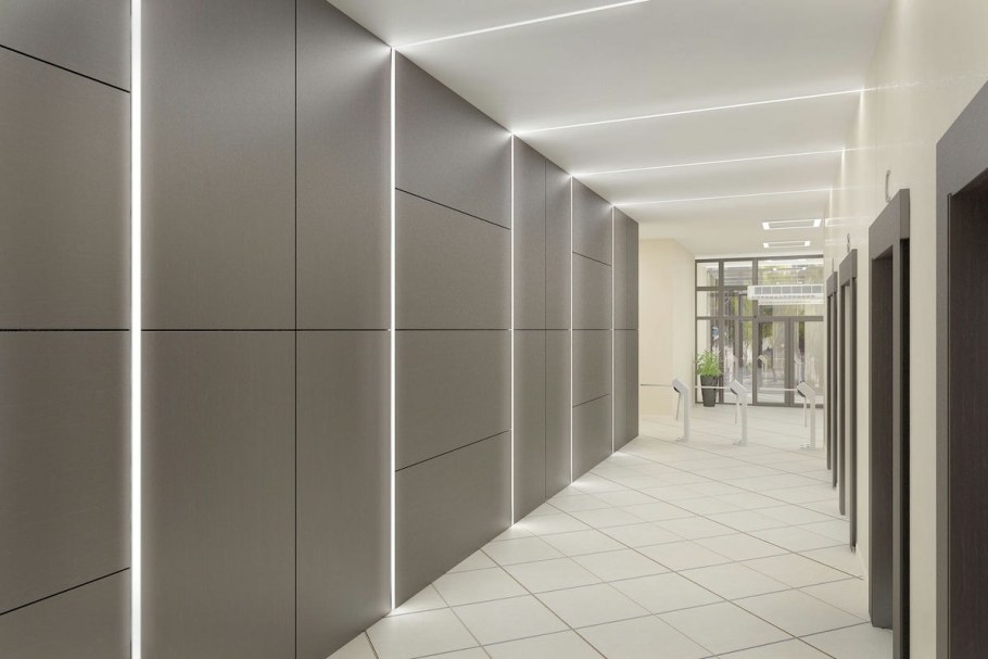 Входная группа офиса внутри