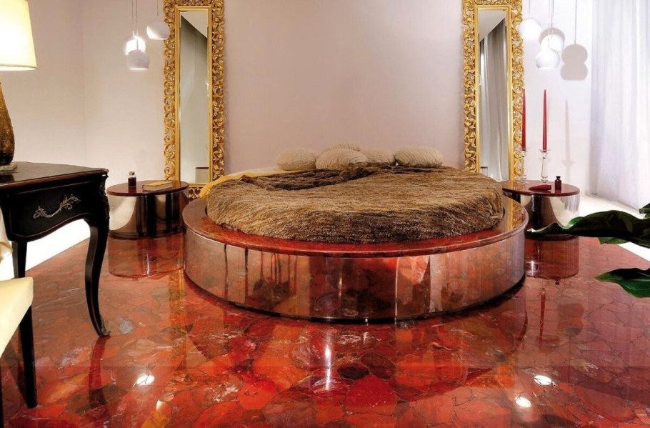 Красный мрамор в интерьере