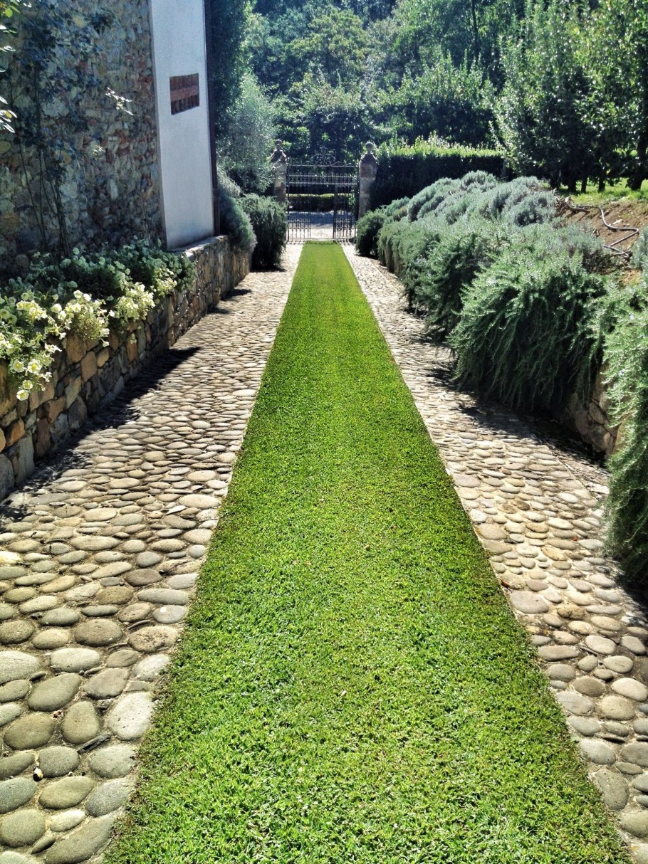 Дизайнерские дорожки в саду