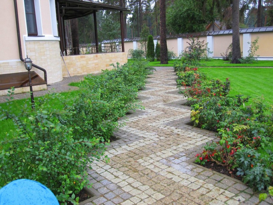 Плитка для площадки на даче