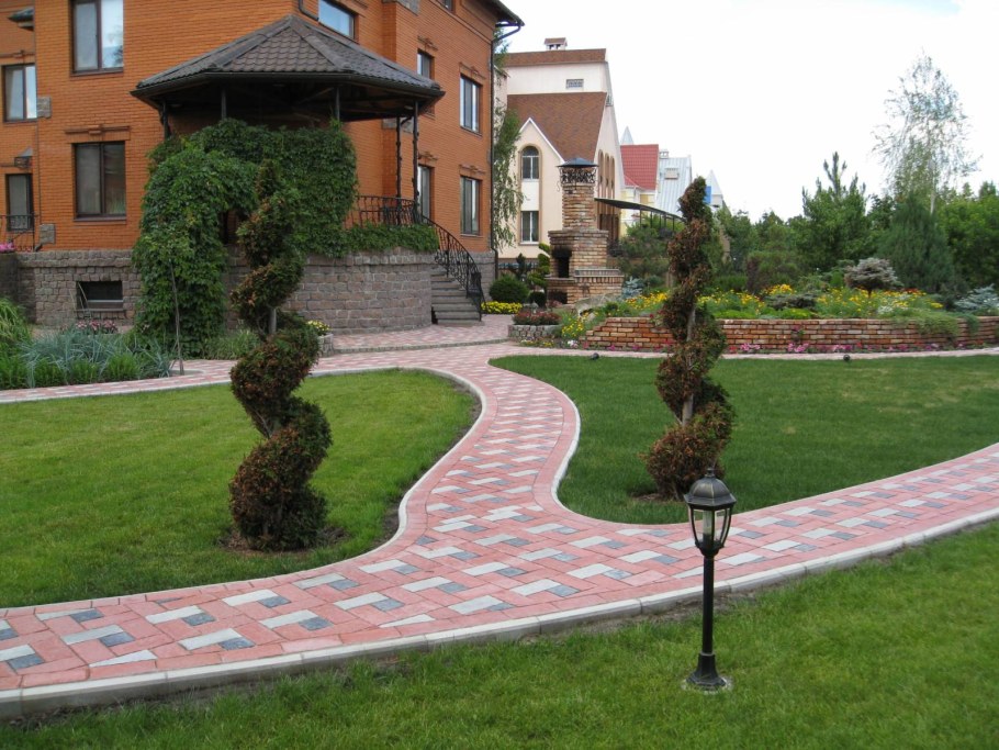 Благоустройство территории брусчатка