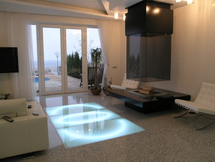 Стеклянный пол с подсветкой