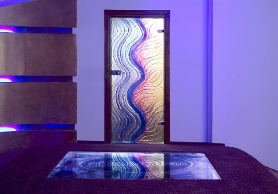 Стекло с цветной подсветкой