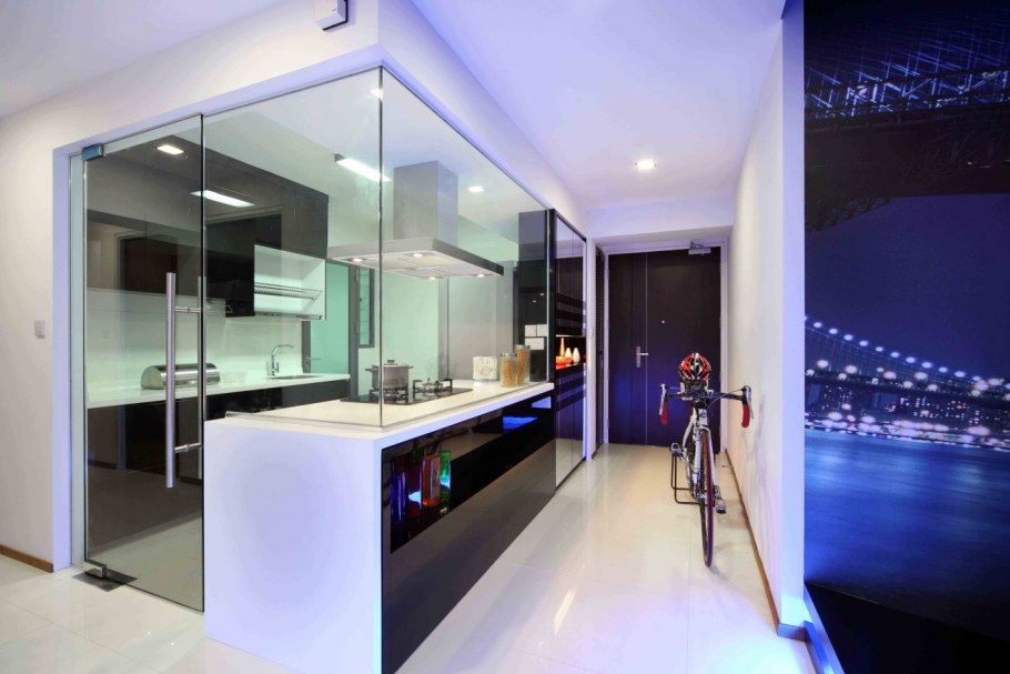 Стеклянная стена в квартире кухня