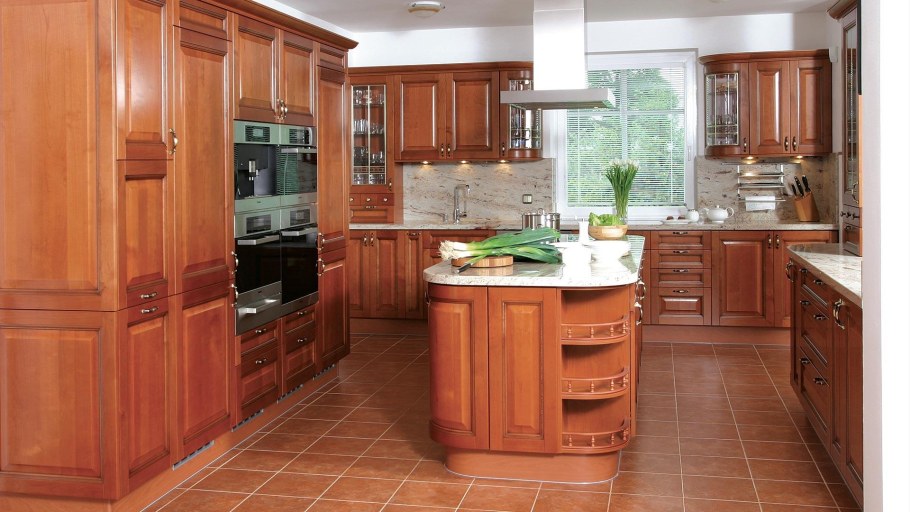 Кухни из натурального дерева вишня