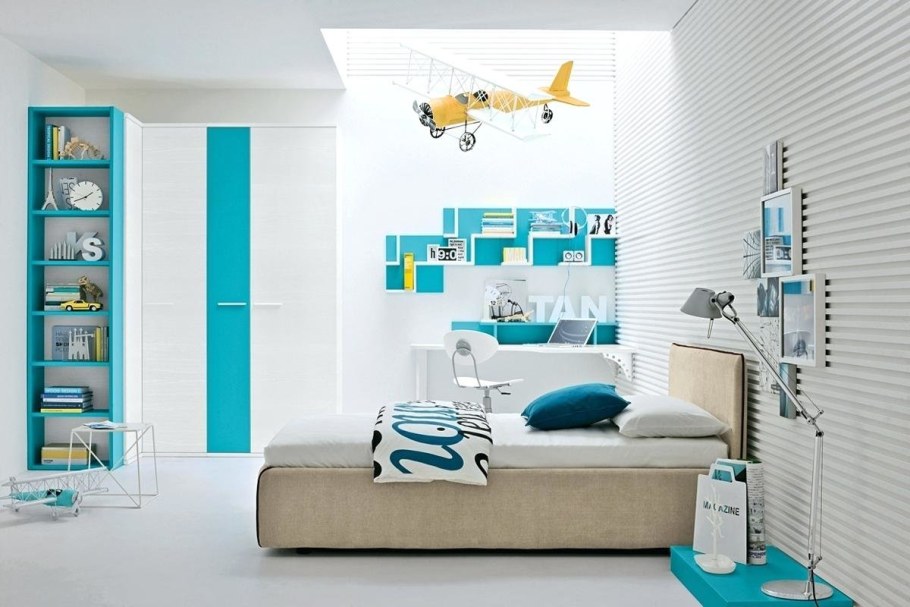 Голубая комната подростка