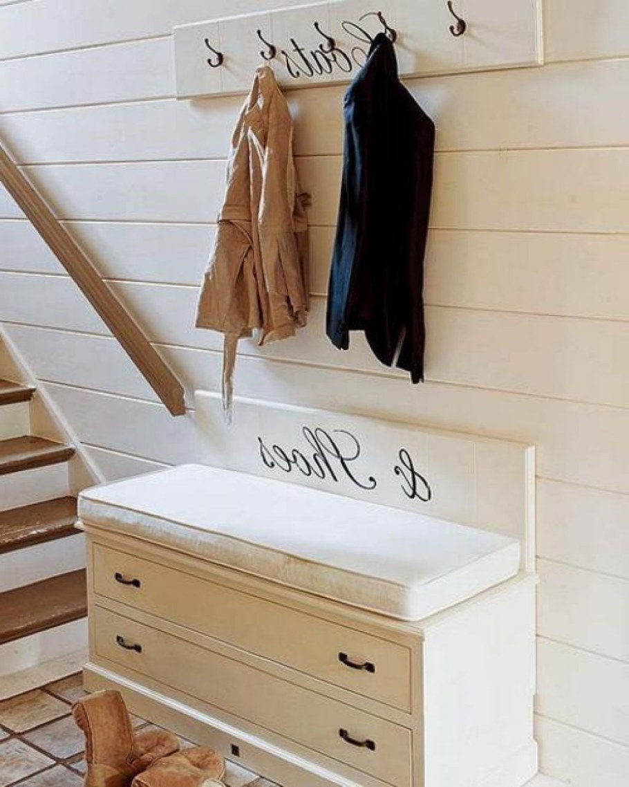 Вешалки настенные со скамейкой в прихожую
