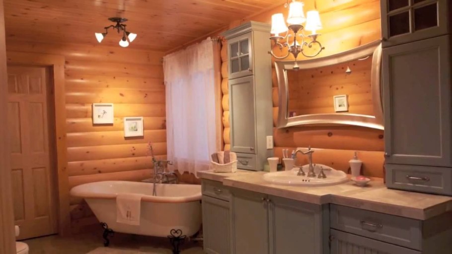 Ванная в доме из бревна