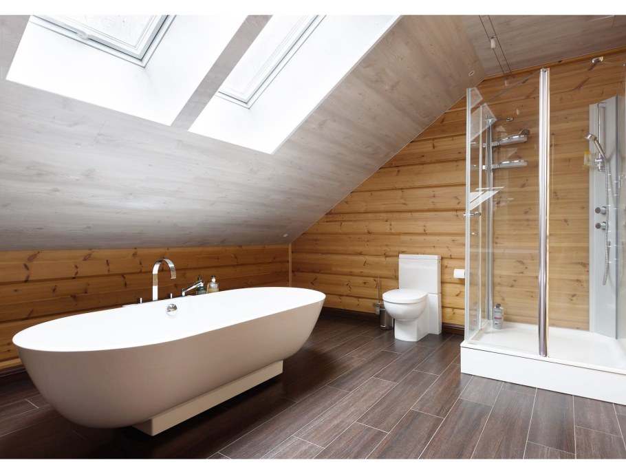 Санузел в доме из бруса