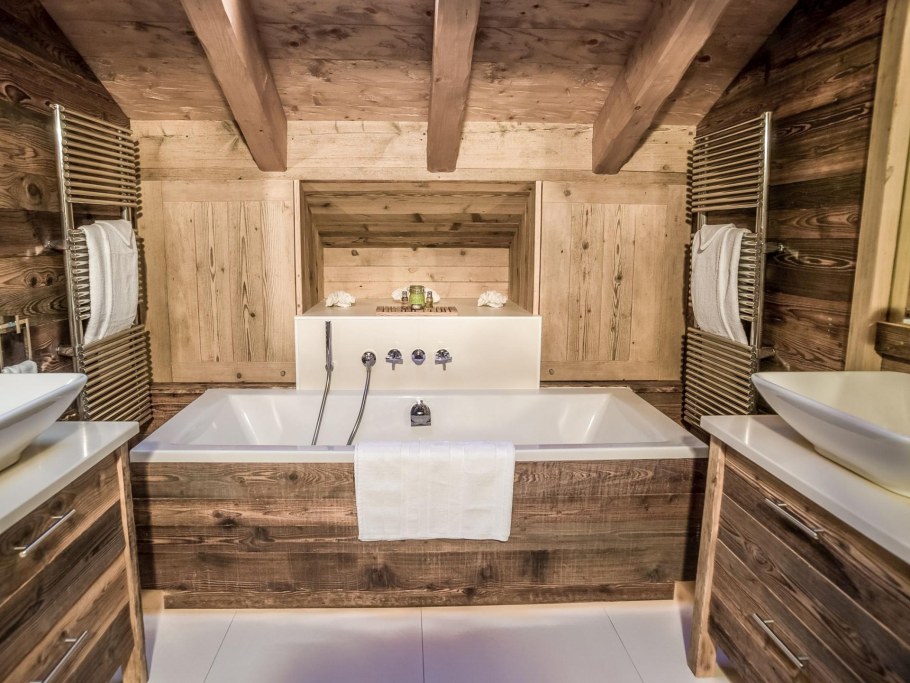 Ванная комната обшитая деревом