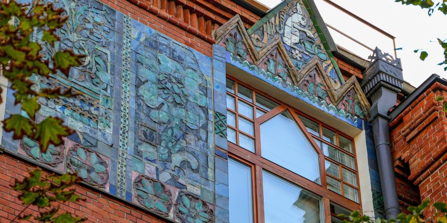 Гагаринский переулок дом с грифонами