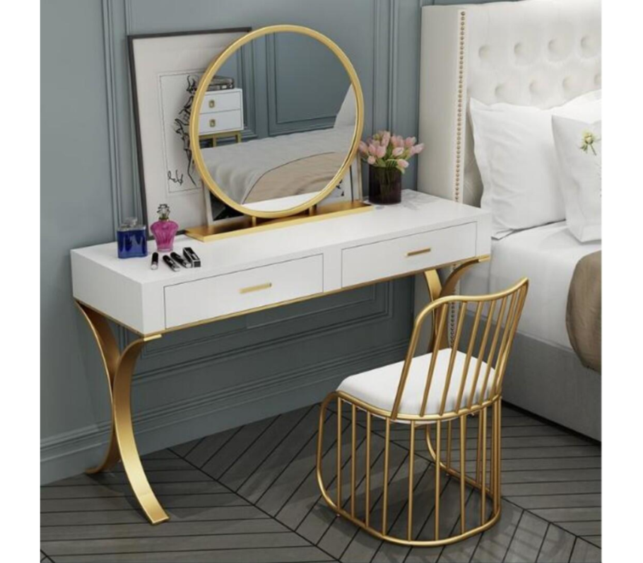 Туалетный столик