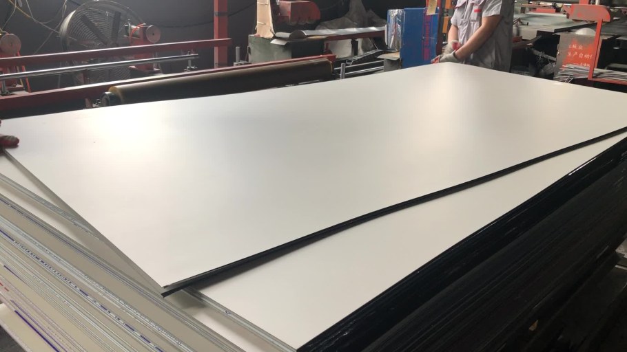 Алюминиевая композитная панель 3 мм 0,3 мм 4х1,5 м RAL 9003