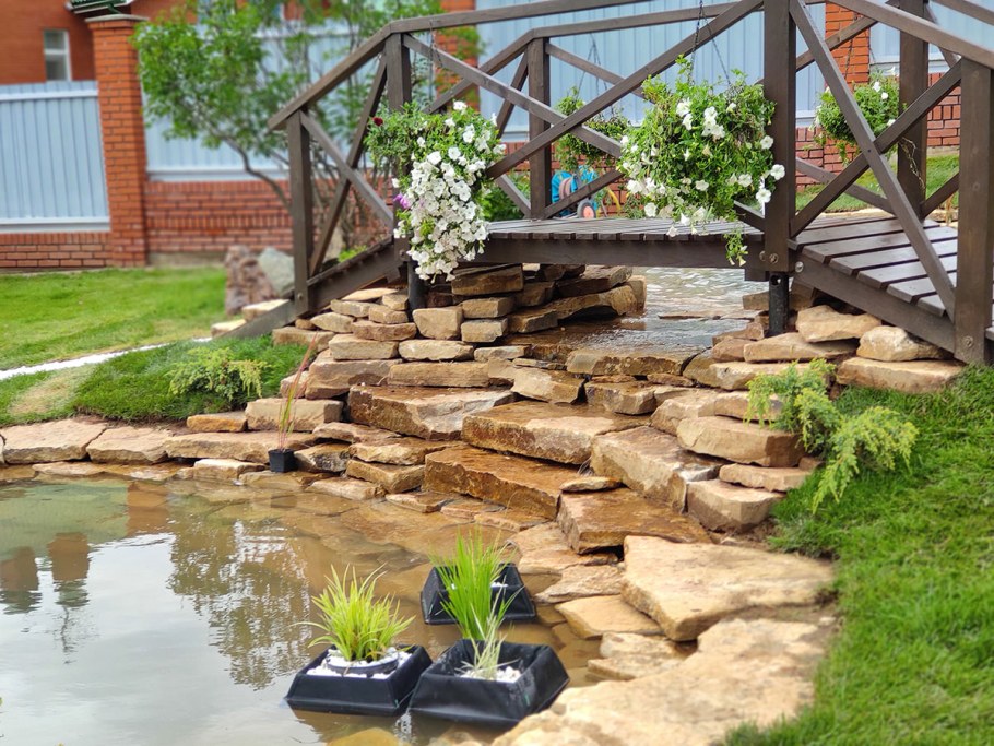 Сухой ручей и прудик мостик