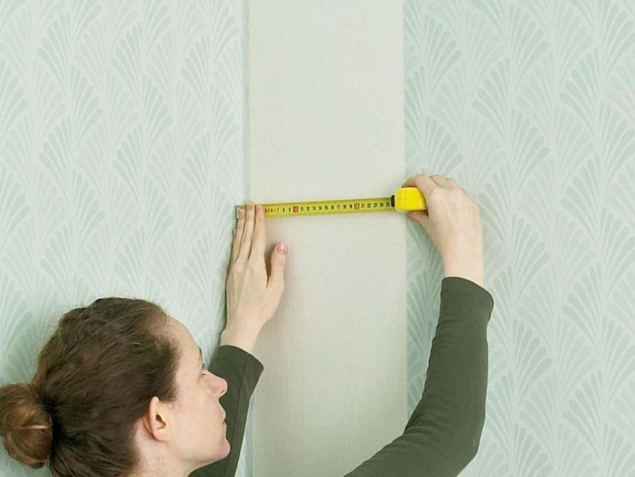 Наклейки на обои