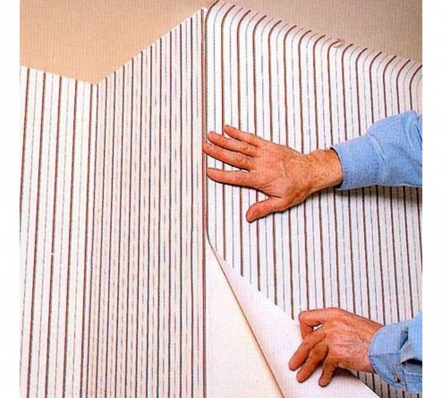 Приклеивание обоев