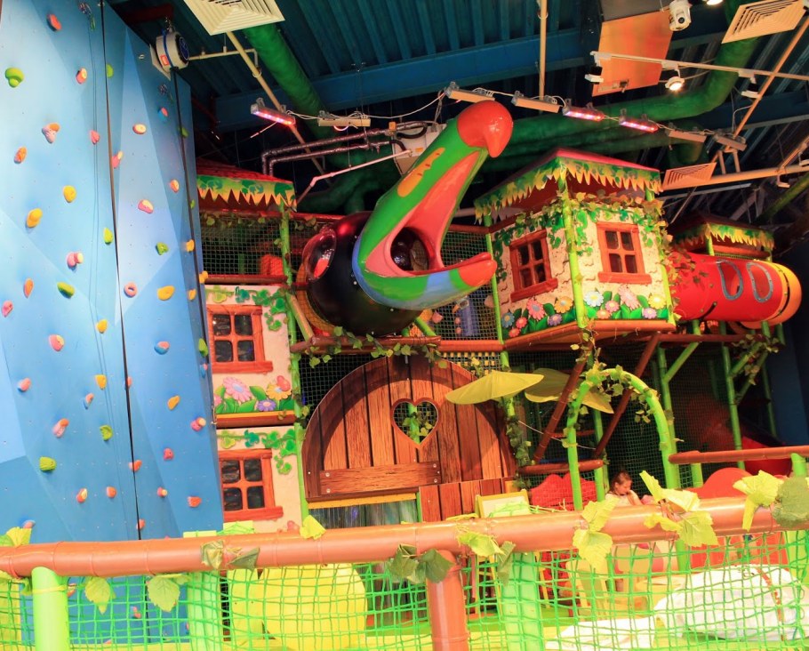 Москва ТЦ Авиапарк детская площадка