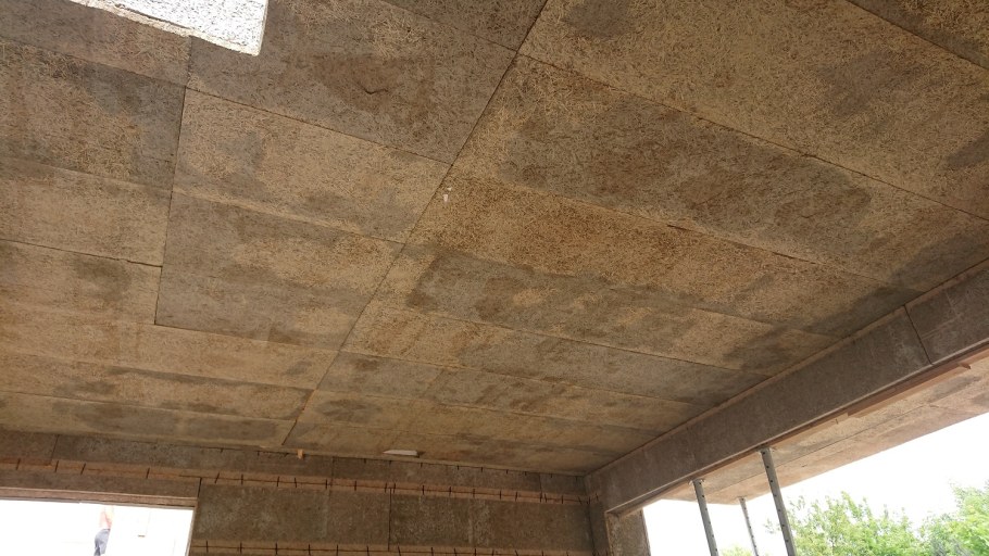 Потолок из фибролитовых плит