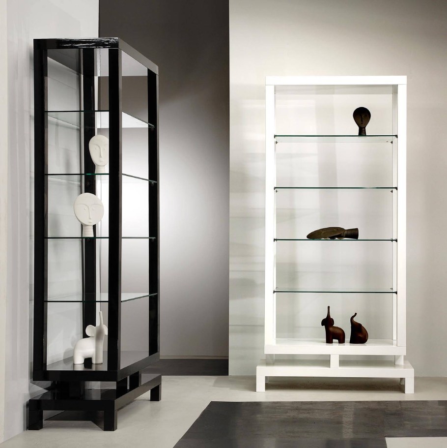 Стеклянные шкафы для гостиной