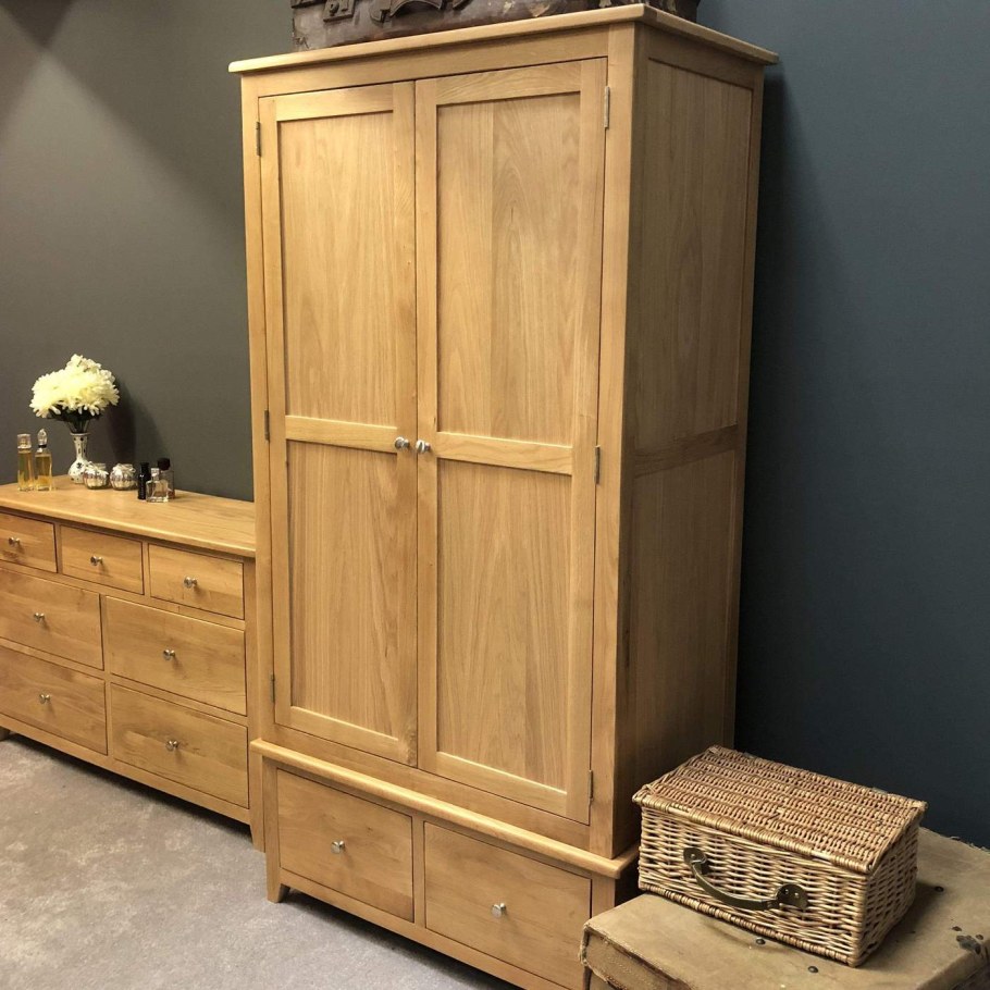 Шкаф массив дуба