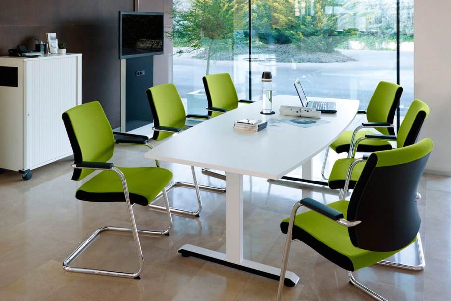 Стулья в переговорную комнату
