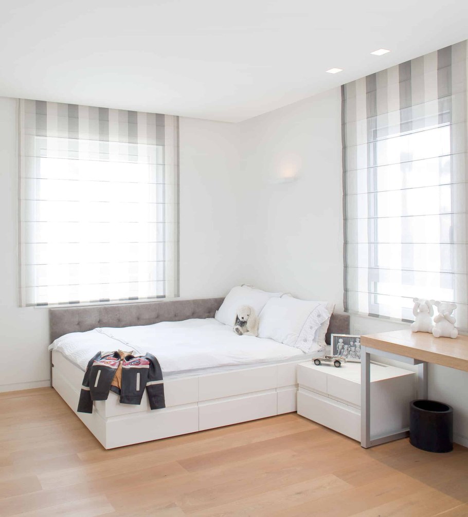 Угловой интерьер комнаты