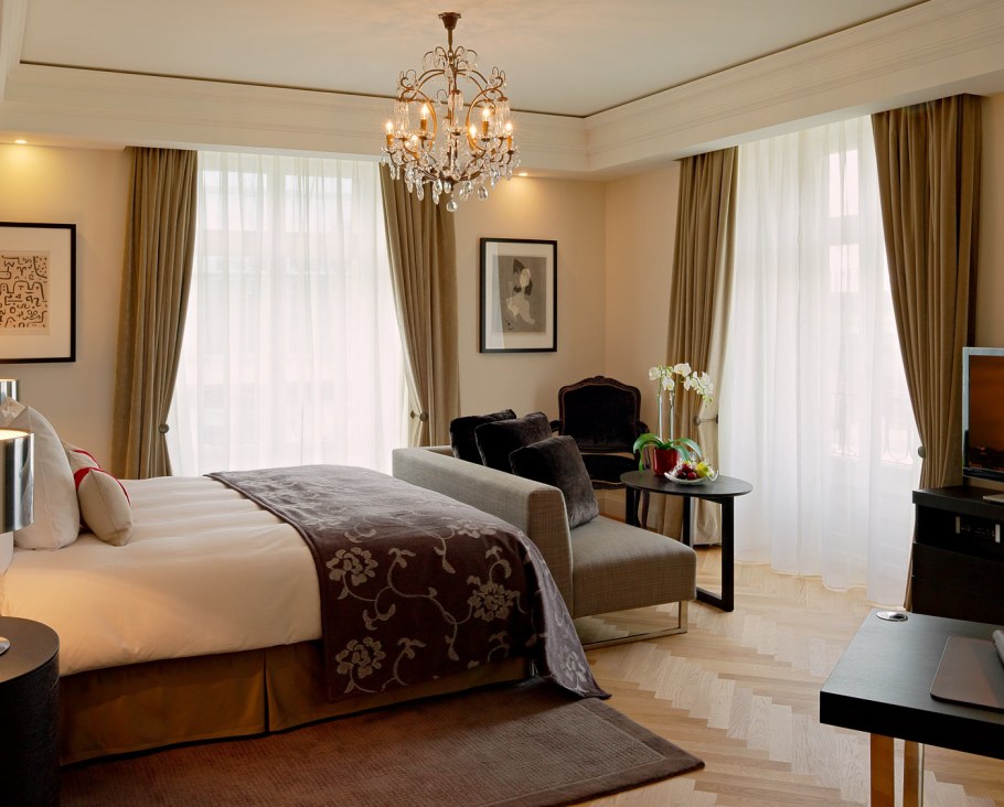 Спальеы с двумя окнами