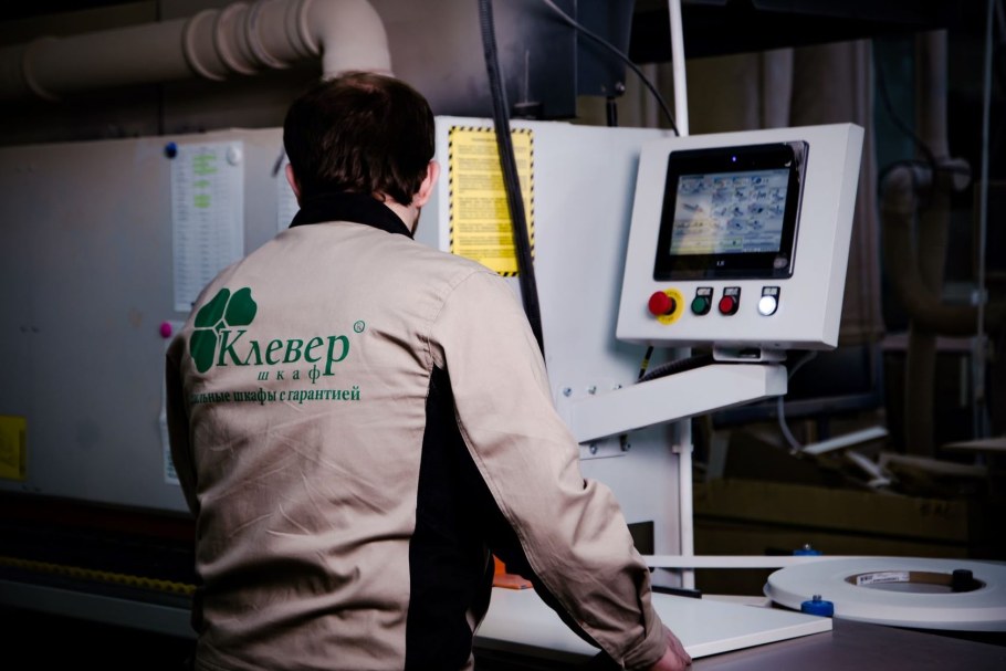 Выставка фабрика Клевер шкаф