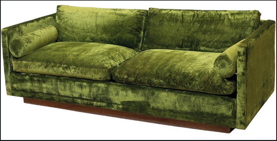 Диван зеленый старый