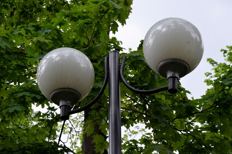 Уличное освещение фонарь