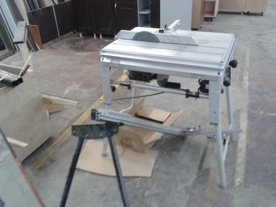 Распиловочный станок Elitech ДП 1500