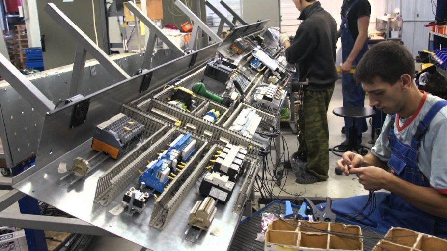 Сборщик электротехнических изделий