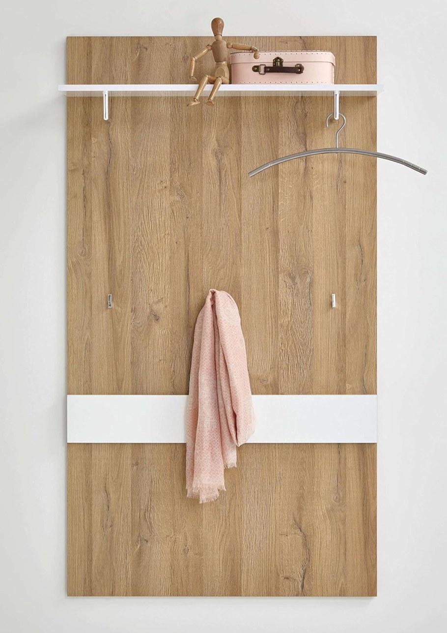 Вешалка с откидными крючками в прихожую