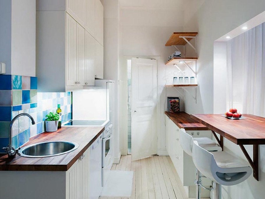 Маленькая узкая кухня