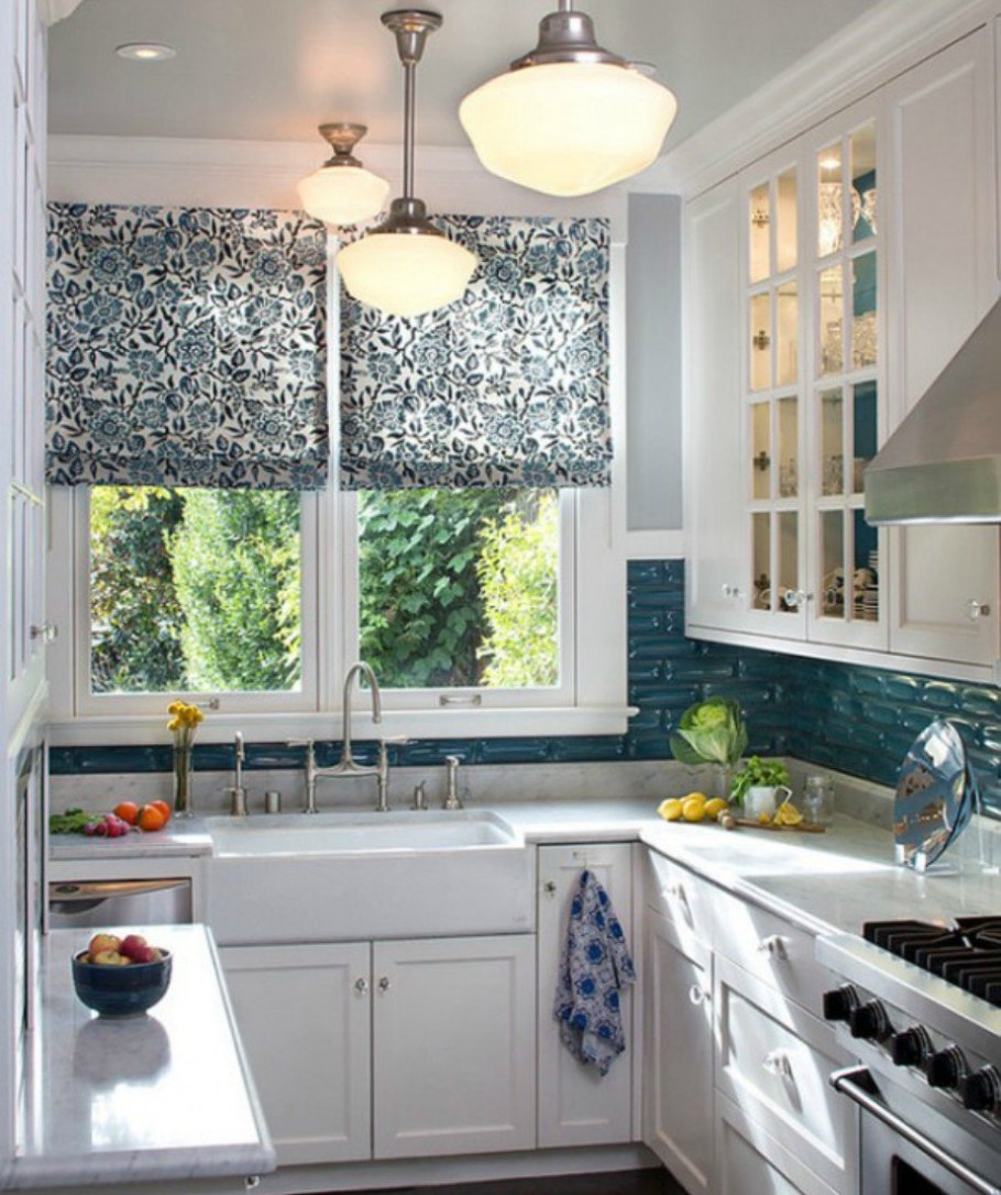 Маленькая кухня с окном