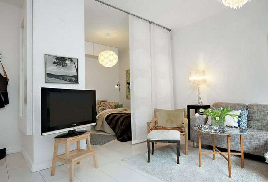 Кровать и диван в студии 30 кв.м