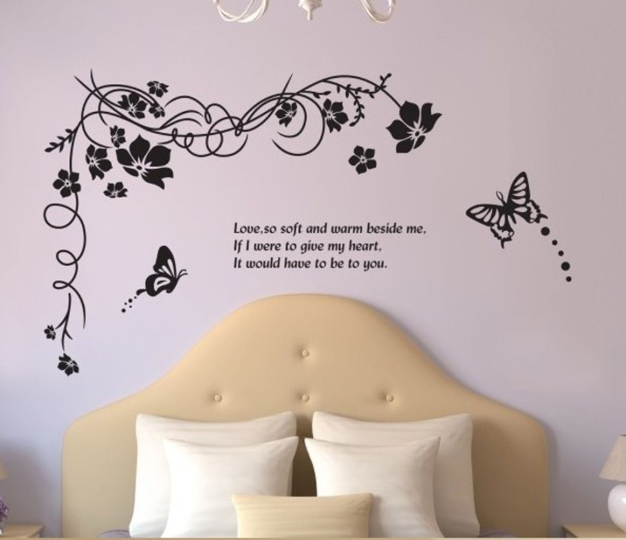 Орнамент на стене с частями тела