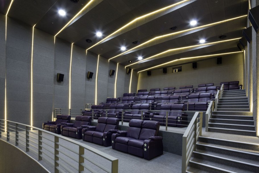 Панелей Heradesign в кинозале