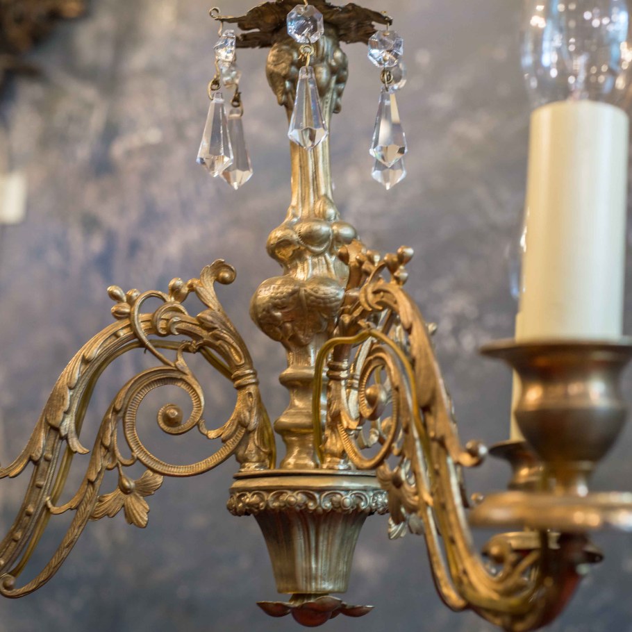 Старая люстра