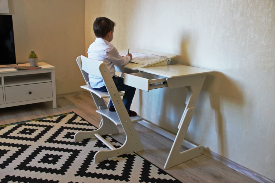 Стол с наклоном для школьника