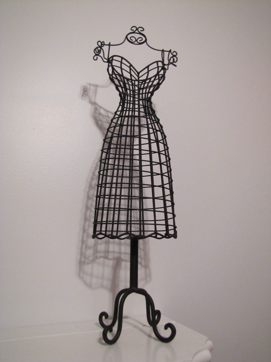 Кованый манекен вешалка
