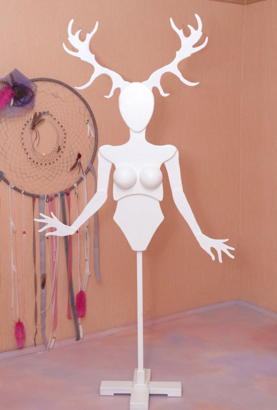 Вешалка в виде женской груди