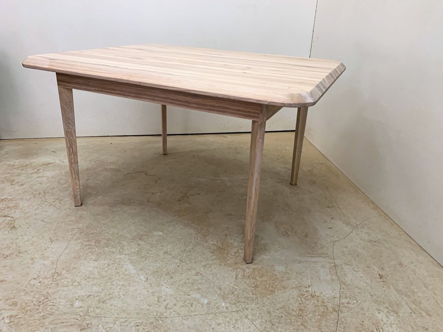 Стол из массива ясеня