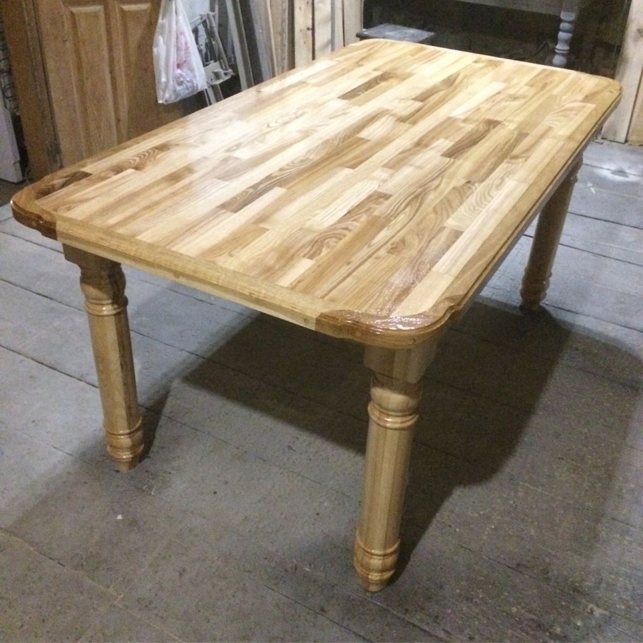 Столик из ясеня