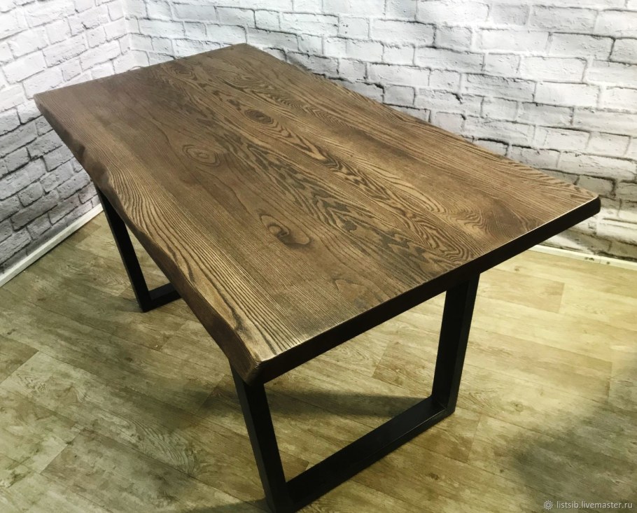 Стол деревянный
