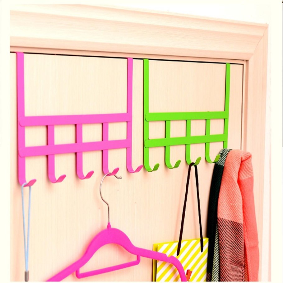Вешалка на дверцу шкафа