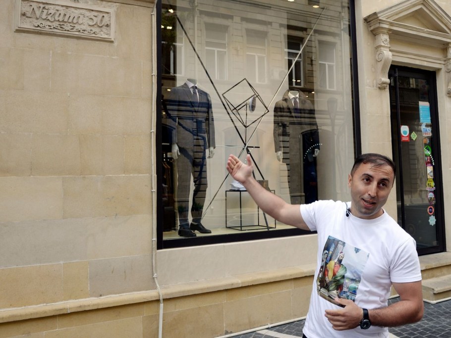 Баку памятник Борису Ванникову в Баку