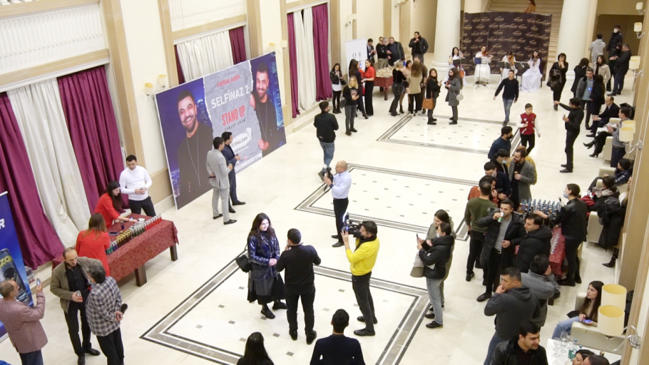 Популярный азербайджанский шоумен